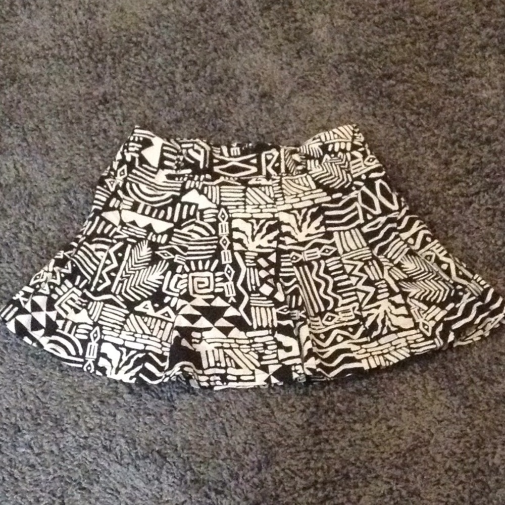 Aztec black and white skirt